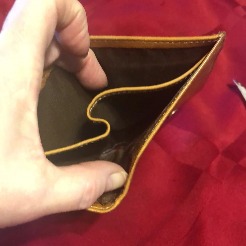 PreOwned- Franklin Covey Leather Wallet 3 credit card slots-2 slots for receipts - Picture 9 of 11